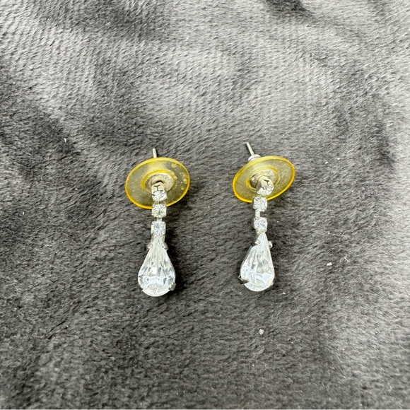 2 Vintage White and Silver Teardrop Earrings - Picture 1 of 3
